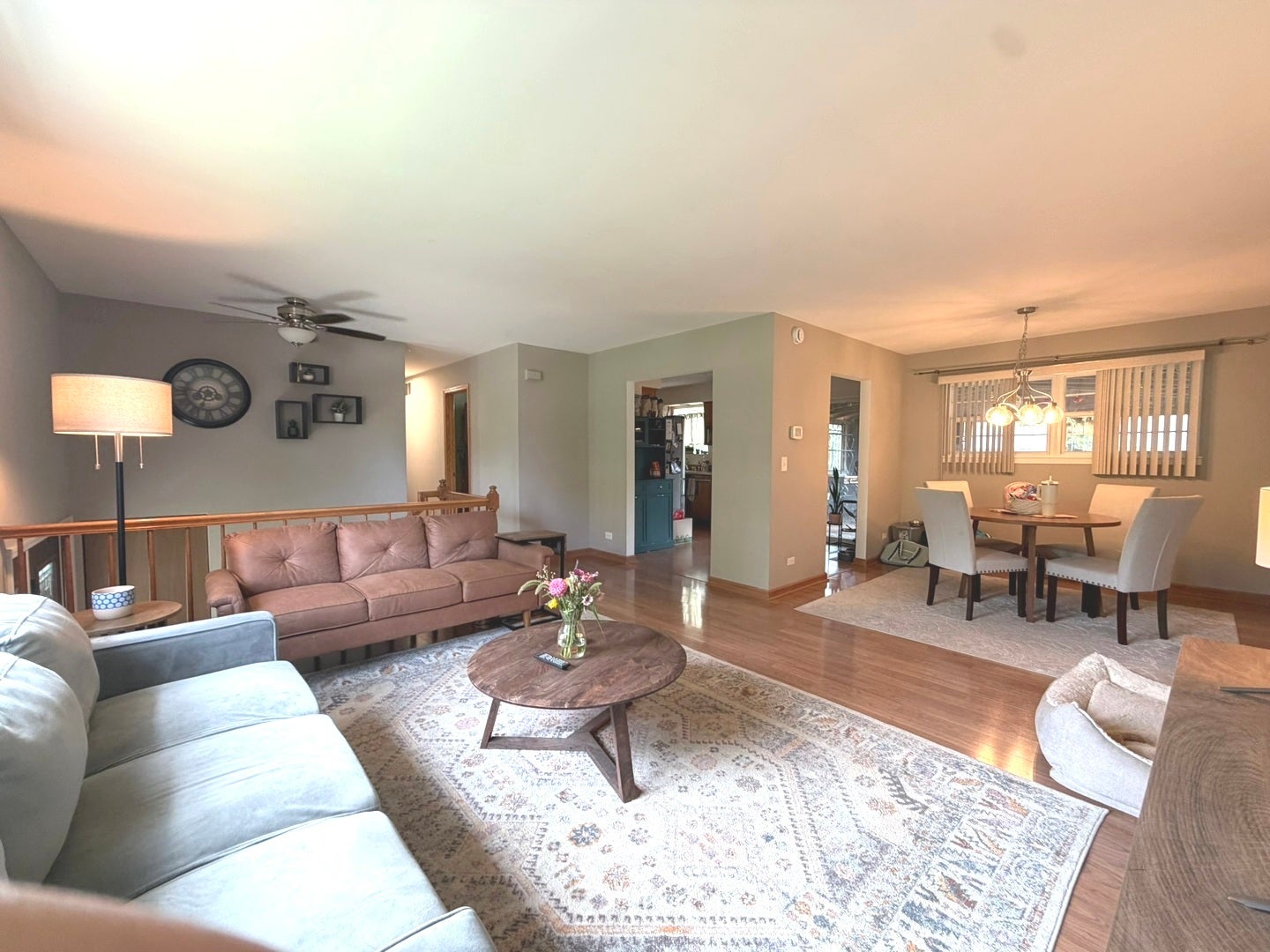 360 Homewood Drive, Bolingbrook, IL 60440 Open concept in this large Gathering room with a n