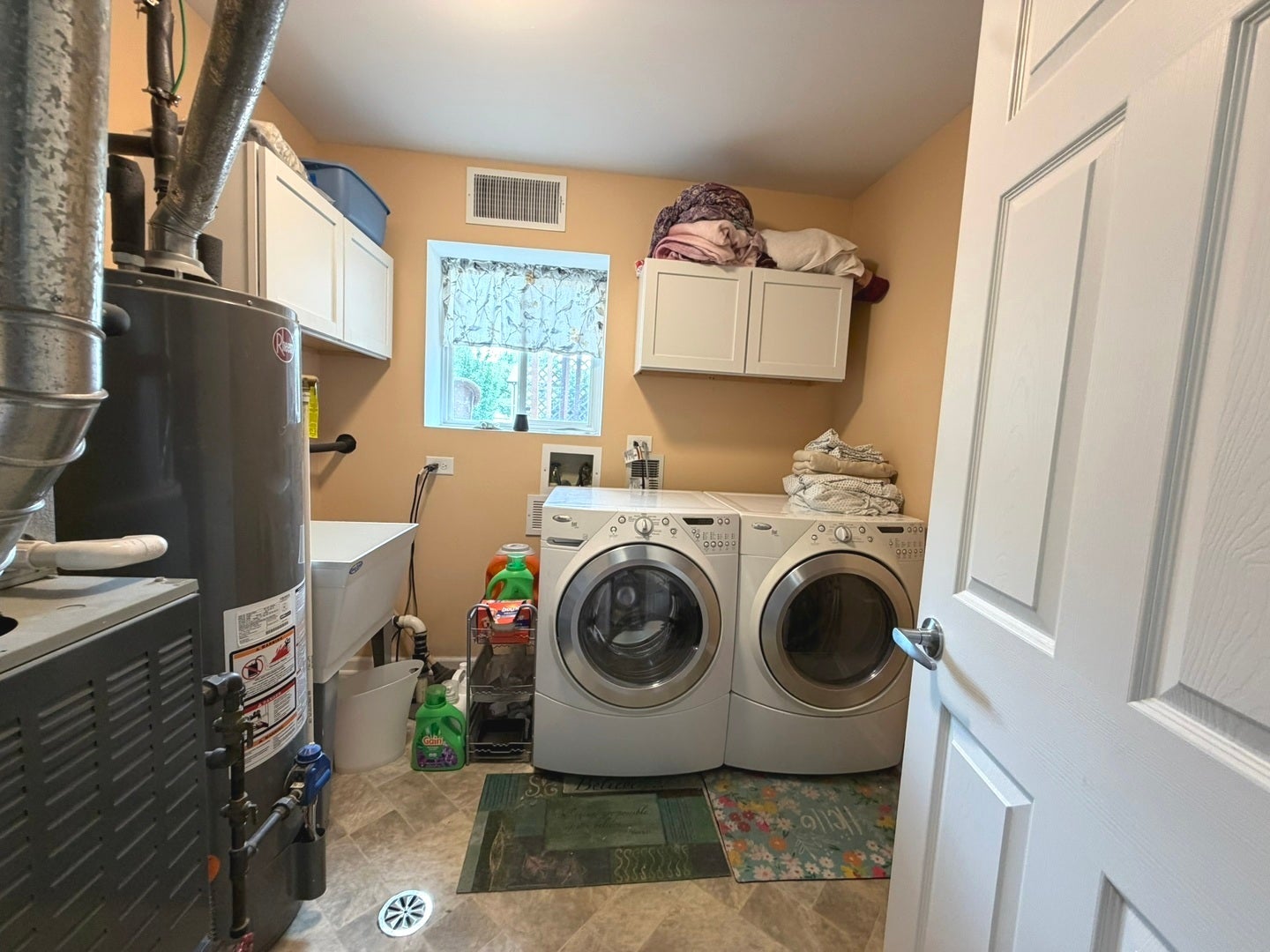360 Homewood Drive, Bolingbrook, IL 60440 Laundry room / Utility room has modern washer/drye