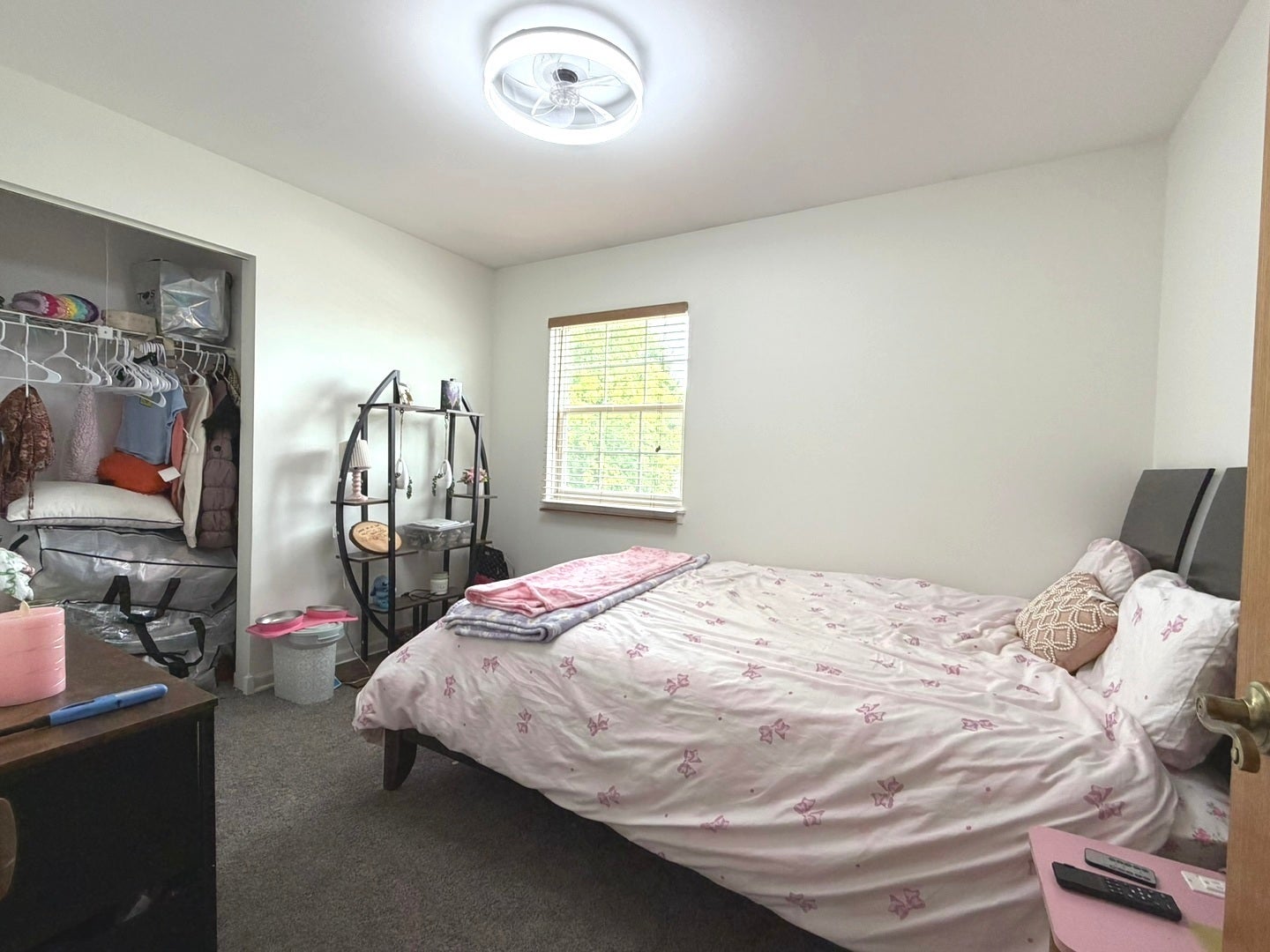 360 Homewood Drive, Bolingbrook, IL 60440 Spacious room with a new modern fan/light and open