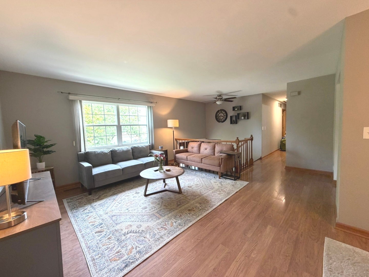 360 Homewood Drive, Bolingbrook, IL 60440 Beautiful laminate flooring and a large window to