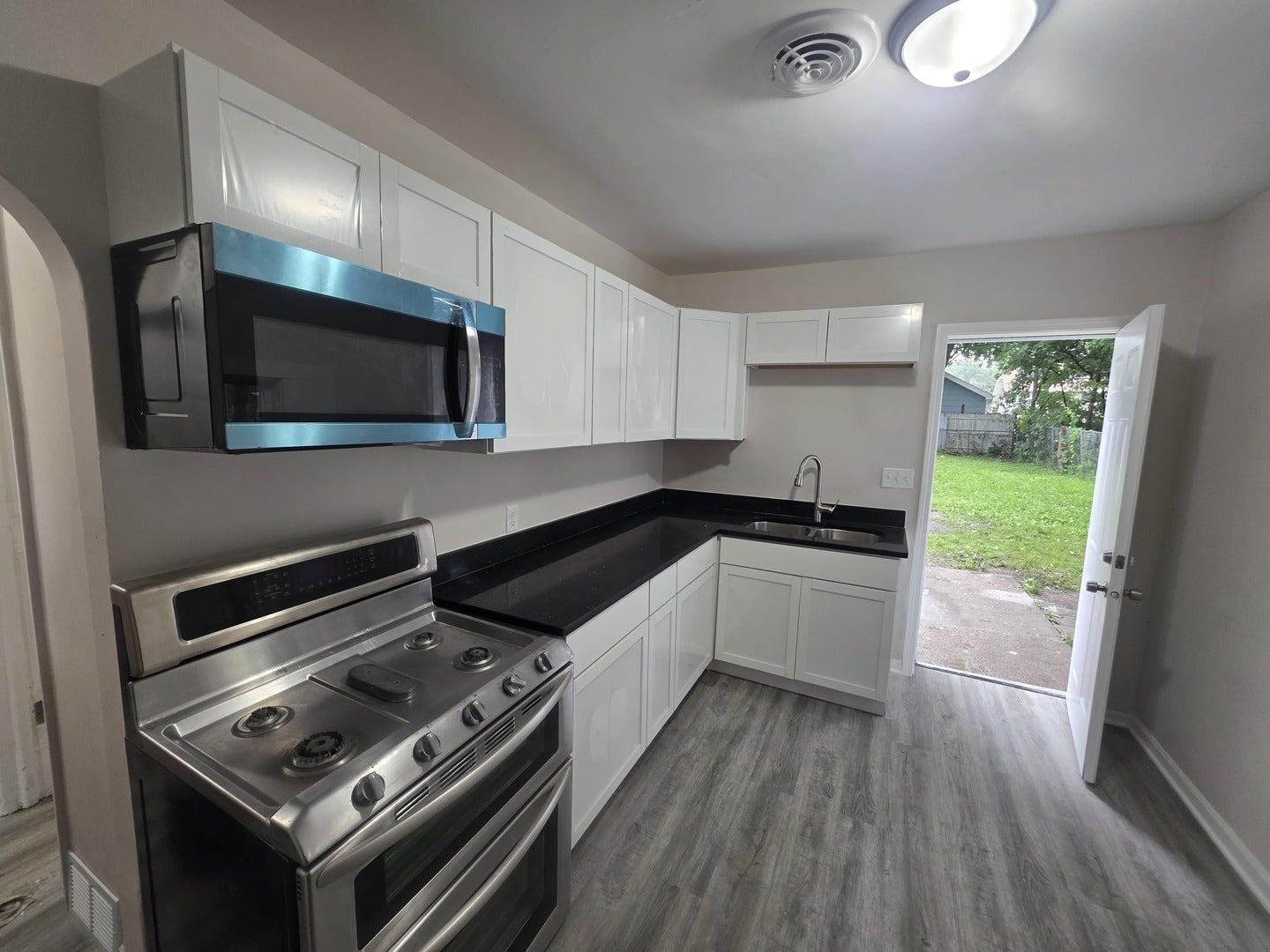226 N FARNSWORTH Avenue, Aurora, IL 60505 226 N FARNSWORTH Avenue, Aurora, IL 60505