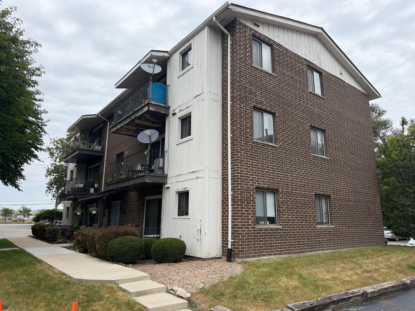 6329 175th Street, #2N, Tinley Park, IL 60477