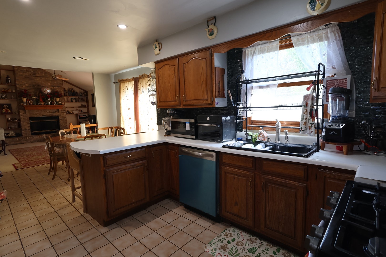 2166 Jordan Lane, Elgin, IL 60123 2166 Jordan Lane, Elgin, IL 60123