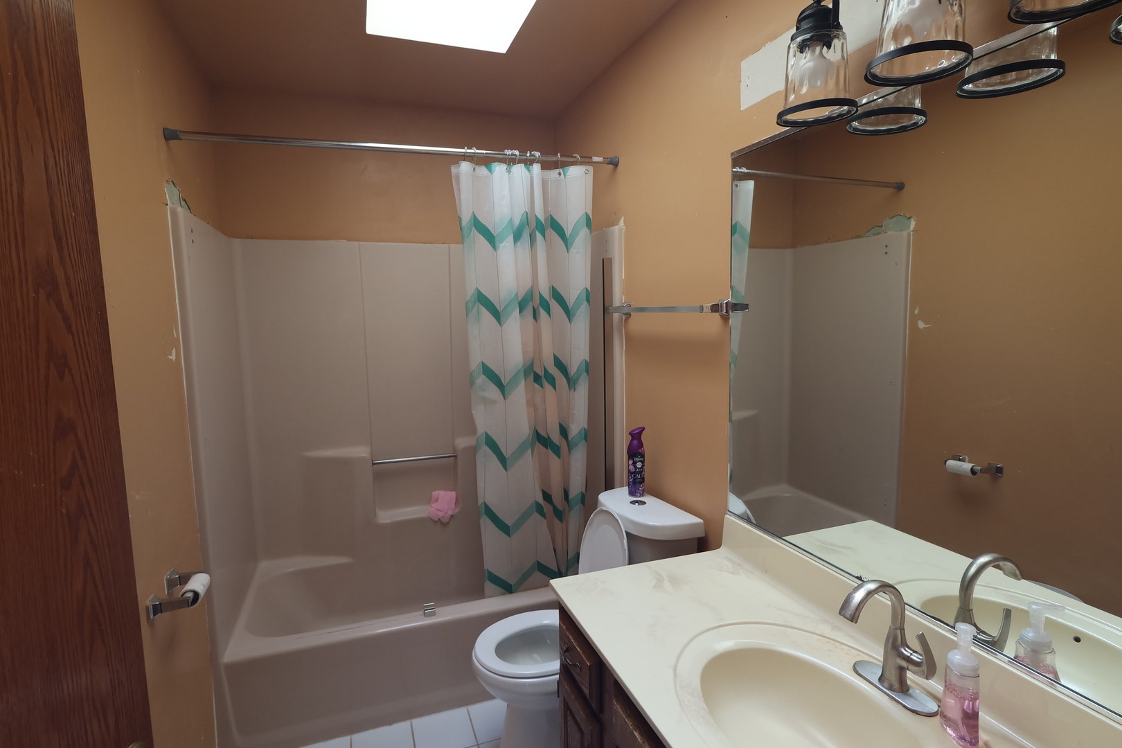 2166 Jordan Lane, Elgin, IL 60123 2166 Jordan Lane, Elgin, IL 60123