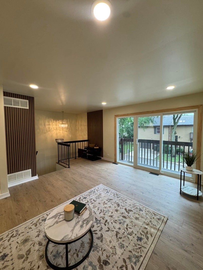 328 Ottawa Drive, Bolingbrook, IL 60440 328 Ottawa Drive, Bolingbrook, IL 60440