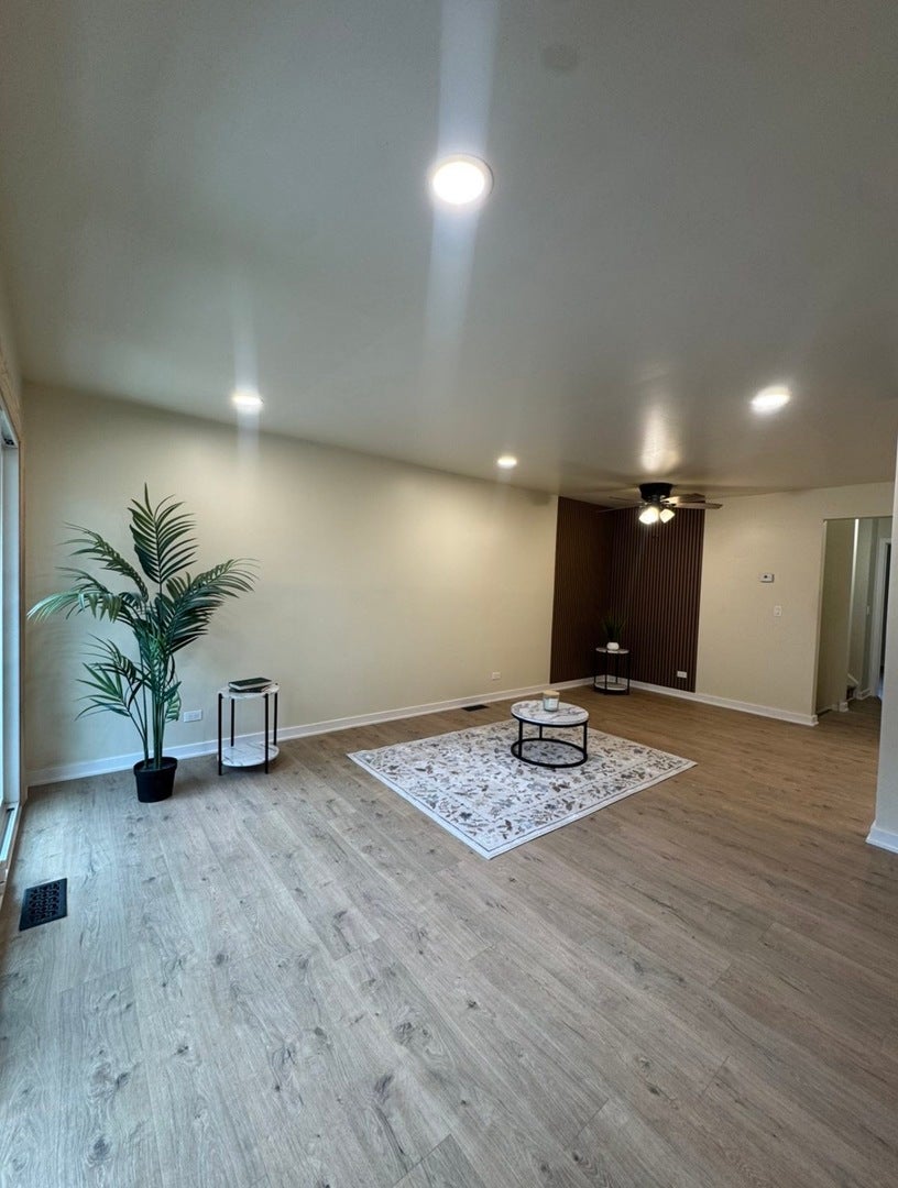 328 Ottawa Drive, Bolingbrook, IL 60440 328 Ottawa Drive, Bolingbrook, IL 60440