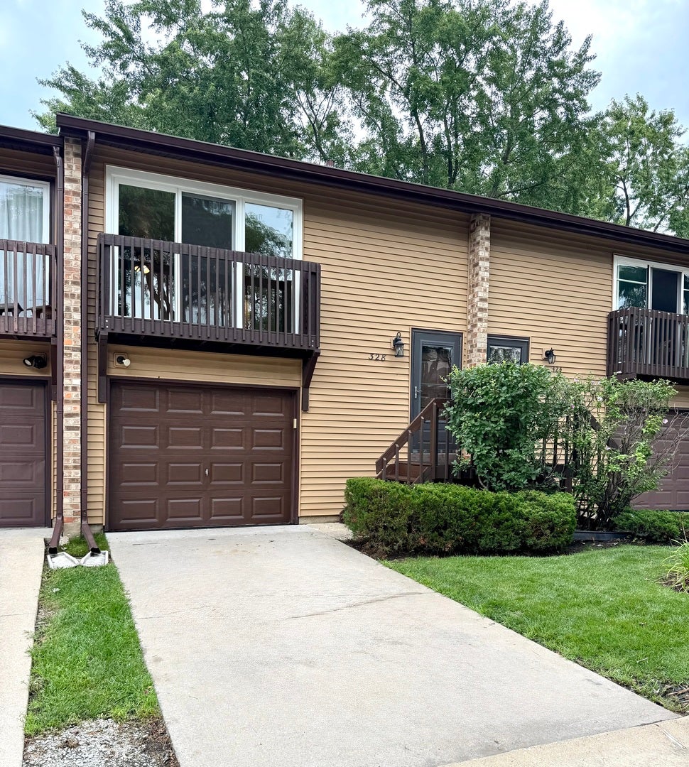 328 Ottawa Drive, Bolingbrook, IL 60440 328 Ottawa Drive, Bolingbrook, IL 60440