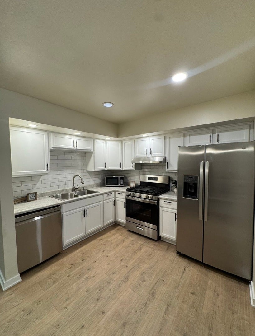 328 Ottawa Drive, Bolingbrook, IL 60440 328 Ottawa Drive, Bolingbrook, IL 60440