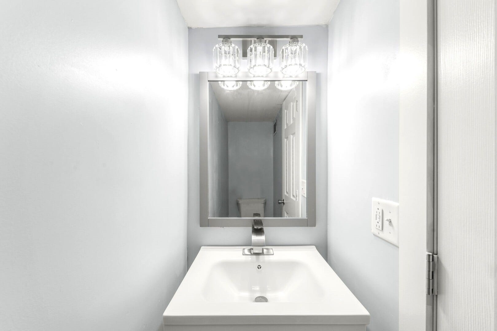 1010 Symphony Drive, Aurora, IL 60504 Main level Powder Room