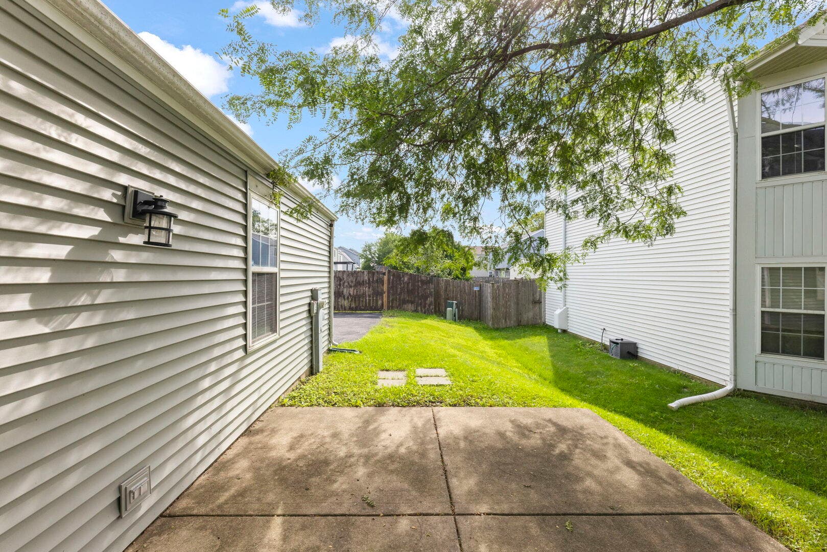 1010 Symphony Drive, Aurora, IL 60504 1010 Symphony Drive, Aurora, IL 60504