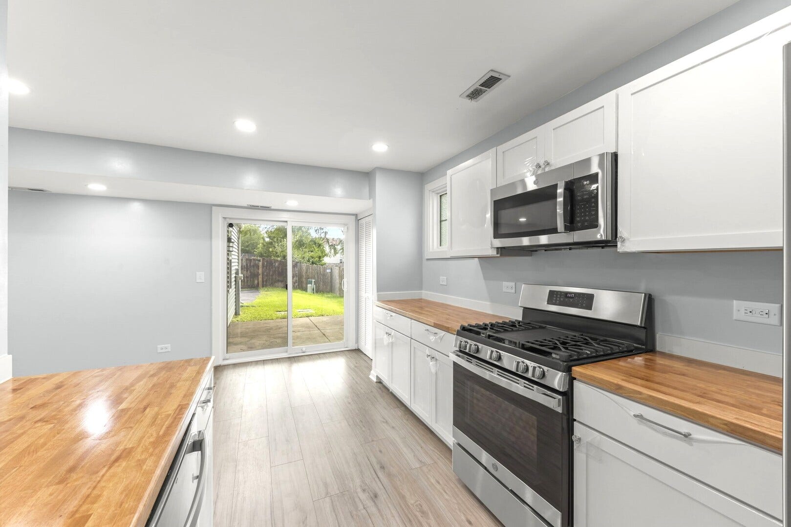 1010 Symphony Drive, Aurora, IL 60504 1010 Symphony Drive, Aurora, IL 60504