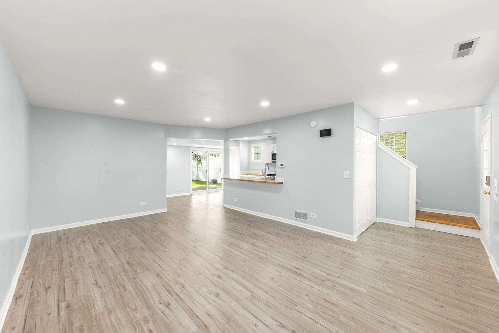 1010 Symphony Drive, Aurora, IL 60504 1010 Symphony Drive, Aurora, IL 60504