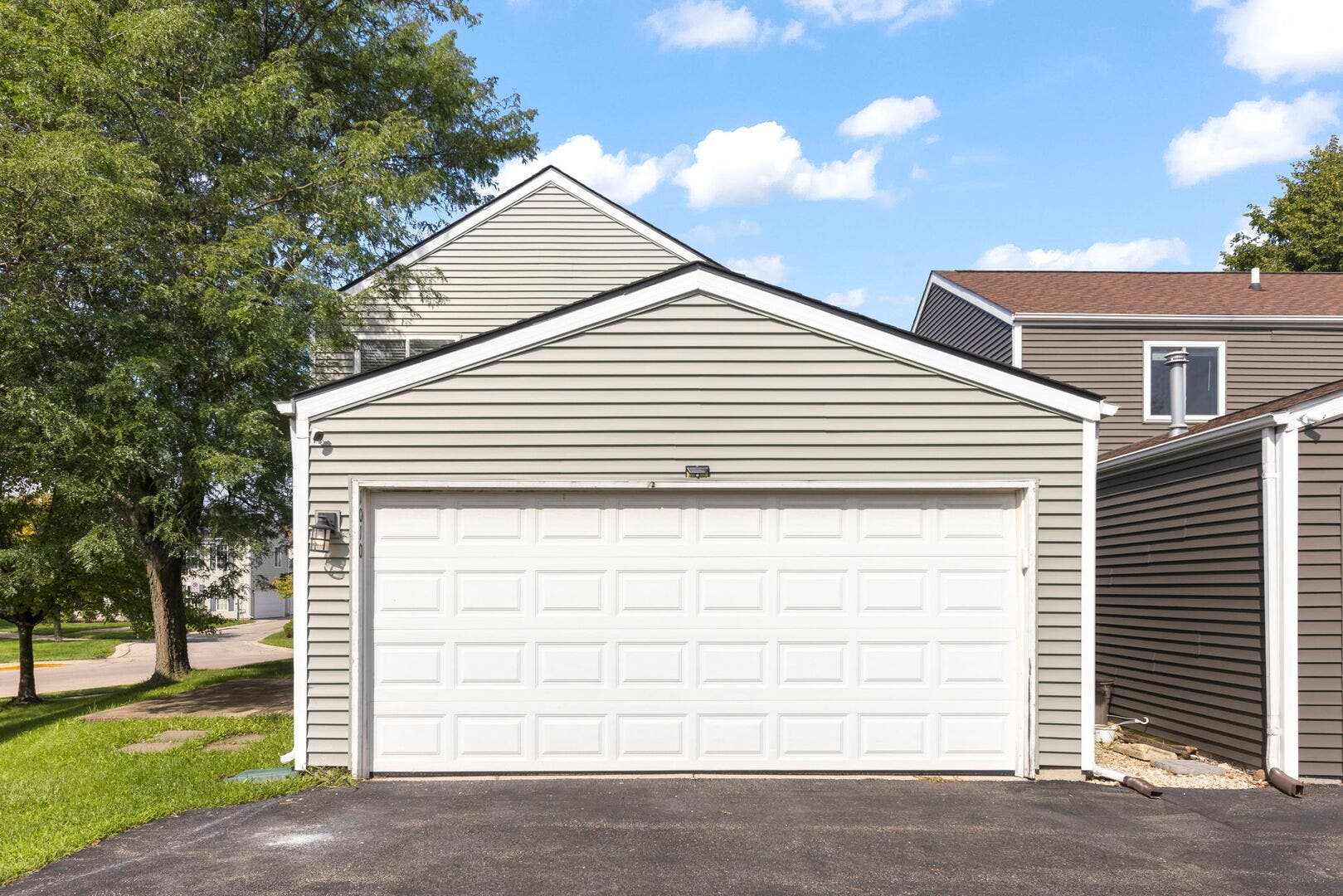 1010 Symphony Drive, Aurora, IL 60504 1010 Symphony Drive, Aurora, IL 60504