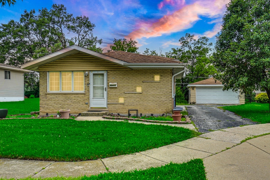 Property photo for 16410 Laura Lane, Oak Forest, IL