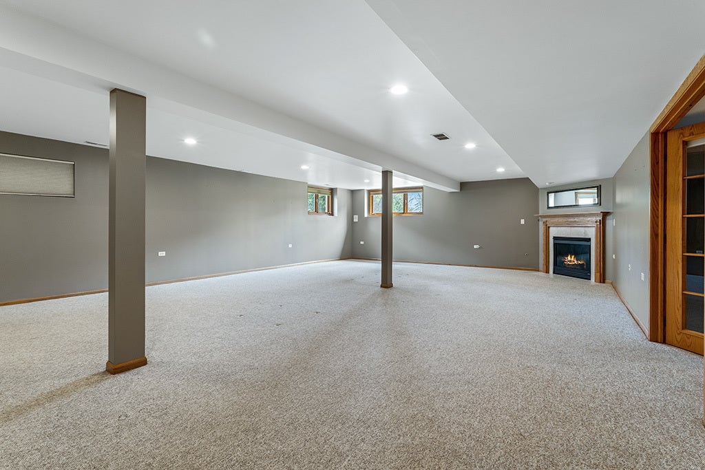 MOSTLY FIN "LOOK-OUT" BASEMENT W/HUGE REC ROOM, 2N