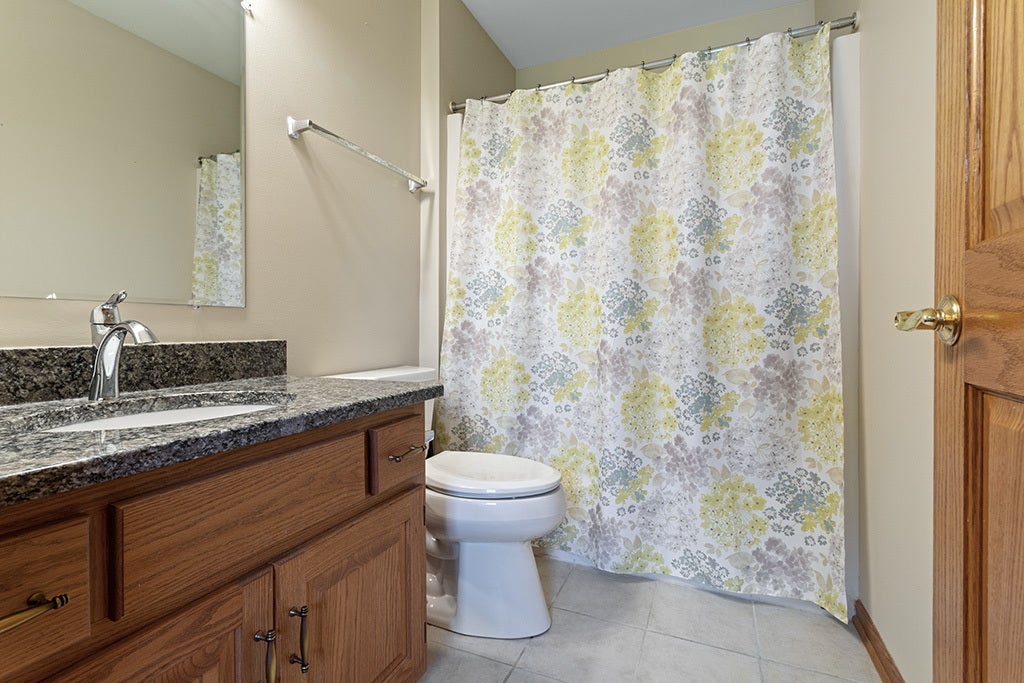 MAIN FLOOR BATH W/GRANITE TOPS CLOSE TO THE ENTRY