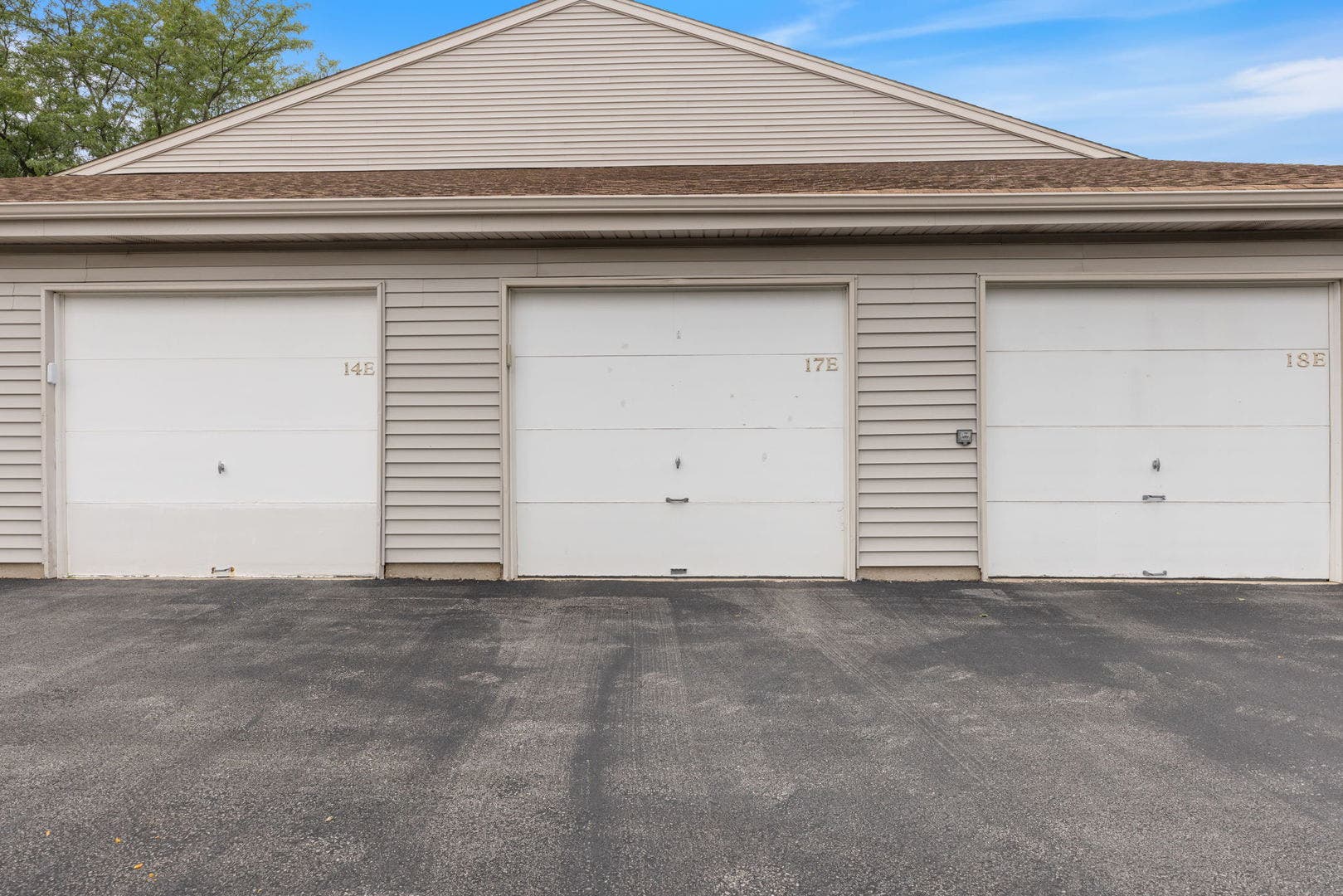 17 Fernwood Drive, #E, Bolingbrook, IL 60440