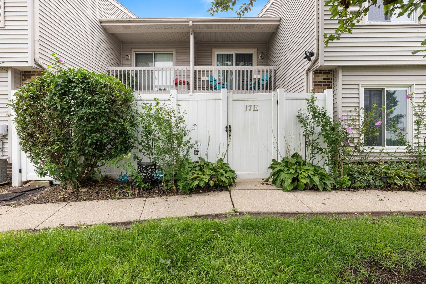 17 Fernwood Drive, #E, Bolingbrook, IL 60440
