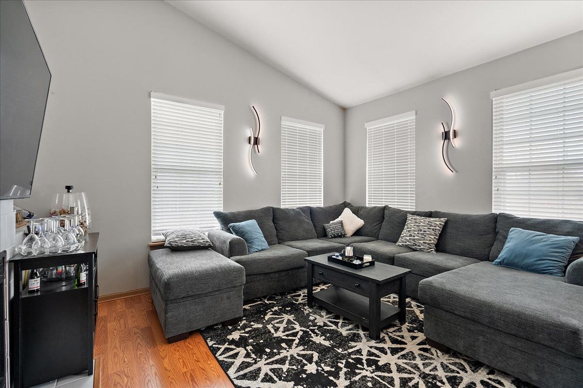 2941 Woodside Drive, Joliet, IL 60431 Living room with updated lighting