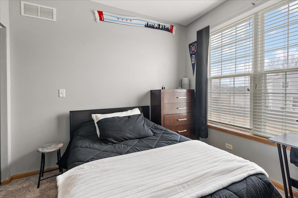 2941 Woodside Drive, Joliet, IL 60431 Additional updtairs bedroom