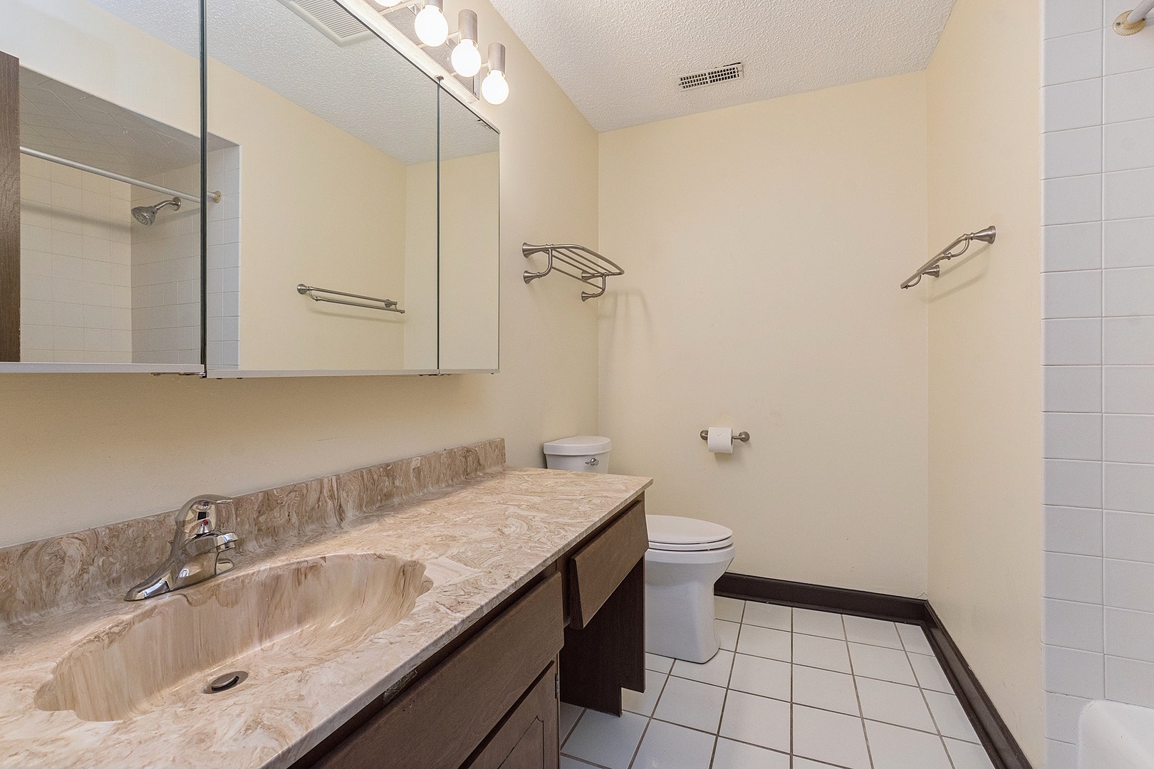 15701 Orlan Brook Drive, #5, Orland Park, IL 60462 15701 Orlan Brook Drive, #5, Orland Park, IL 60462