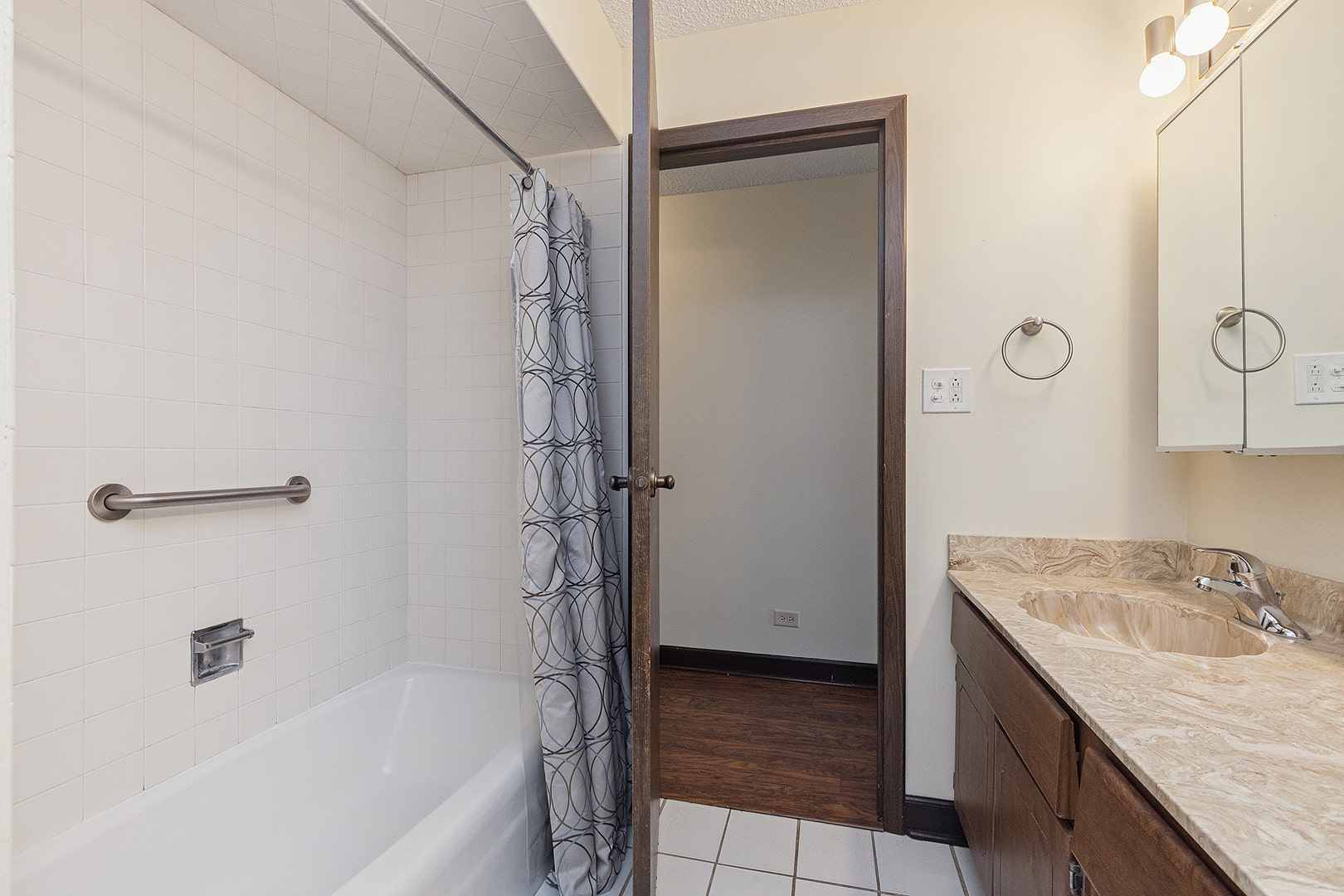15701 Orlan Brook Drive, #5, Orland Park, IL 60462 15701 Orlan Brook Drive, #5, Orland Park, IL 60462