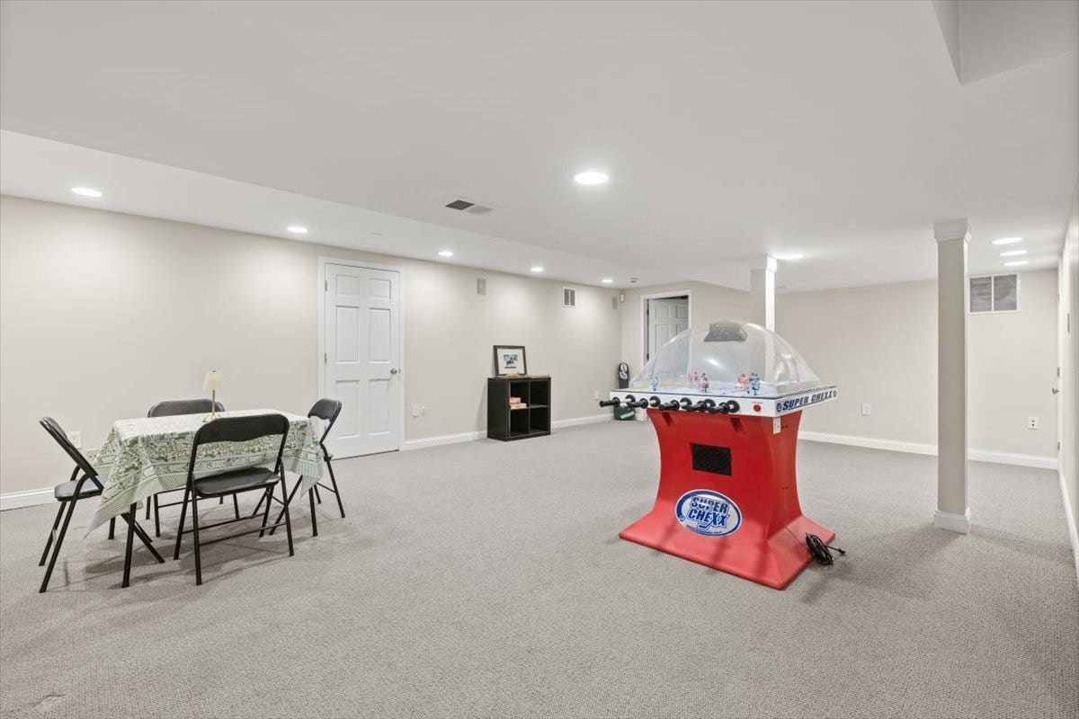 3 Old Hunt Road, Northfield, IL 60093 3 Old Hunt Road, Northfield, IL 60093