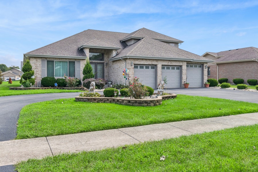 Property photo for 181 Maryview Parkway, Matteson, IL