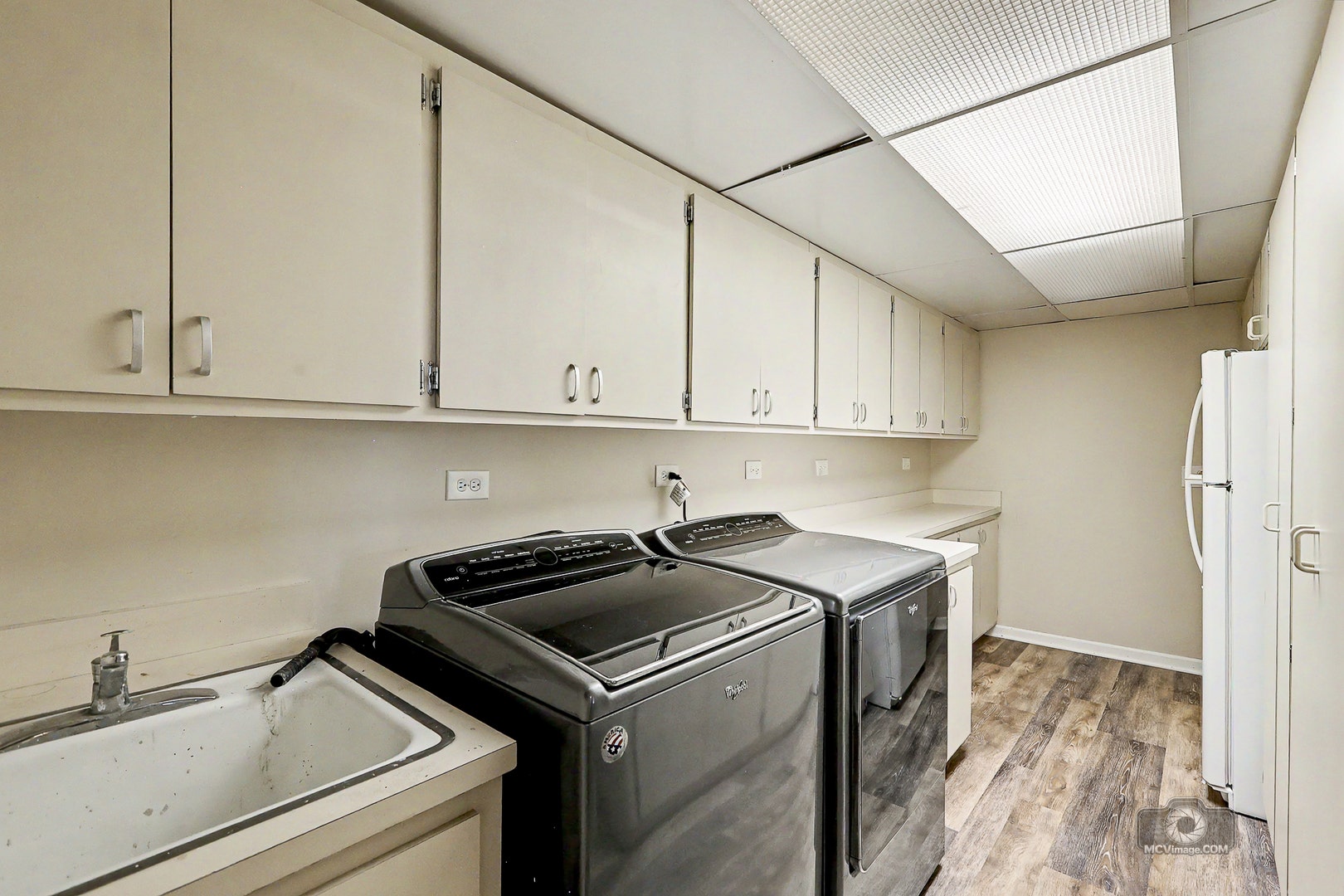 15555 Wolf Road, Orland Park, IL 60467 15555 Wolf Road, Orland Park, IL 60467