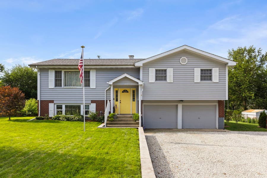 Property photo for 212 W Woodlawn Road, New Lenox, IL