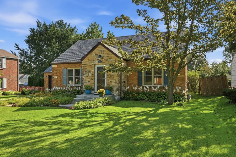 Property photo for 1006 Garfield Street, Lockport, IL