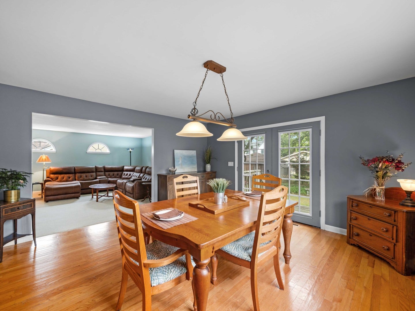 2126 Hickory Court, Glenview, IL 60025 2126 Hickory Court, Glenview, IL 60025