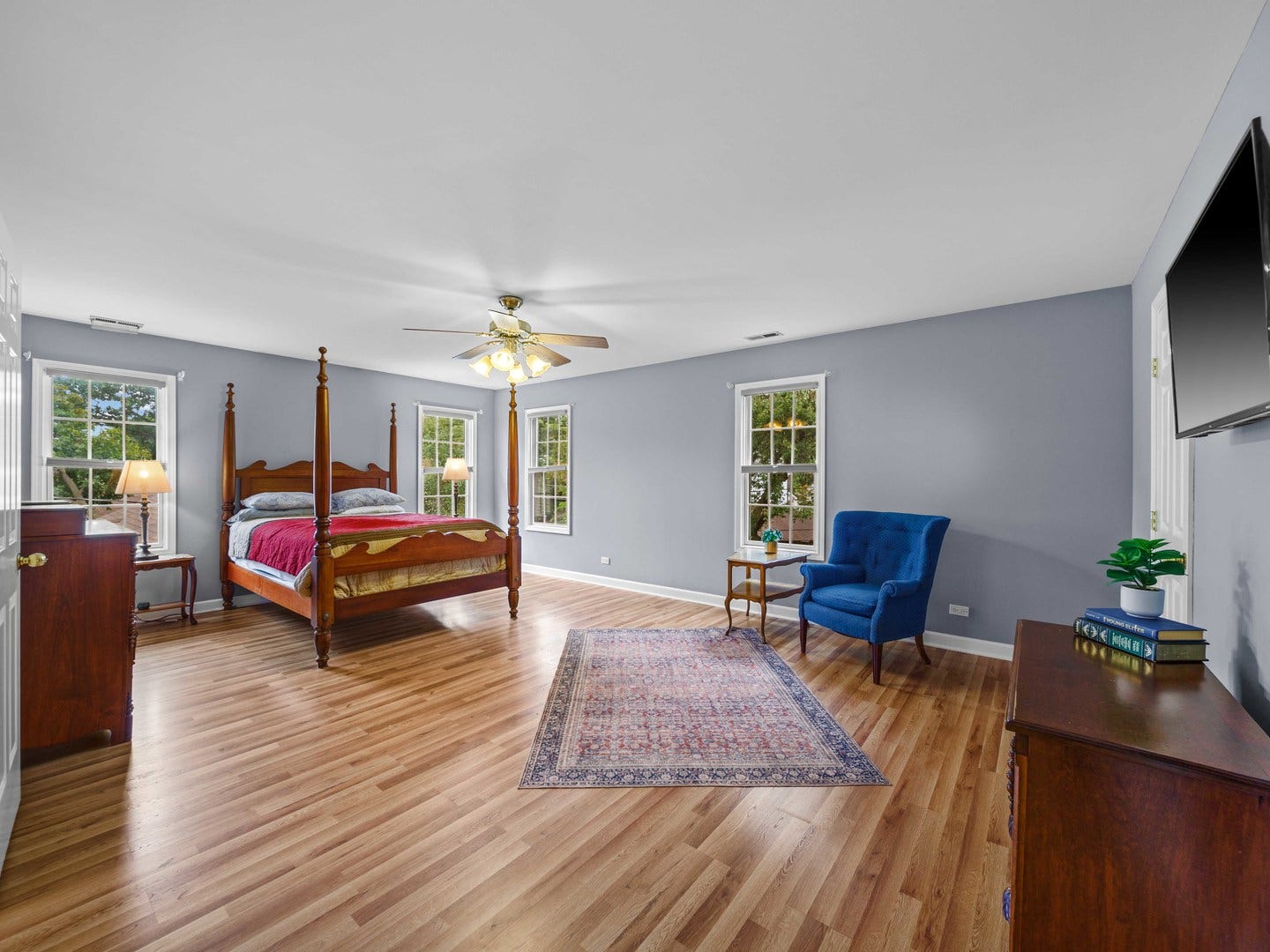 2126 Hickory Court, Glenview, IL 60025 2126 Hickory Court, Glenview, IL 60025