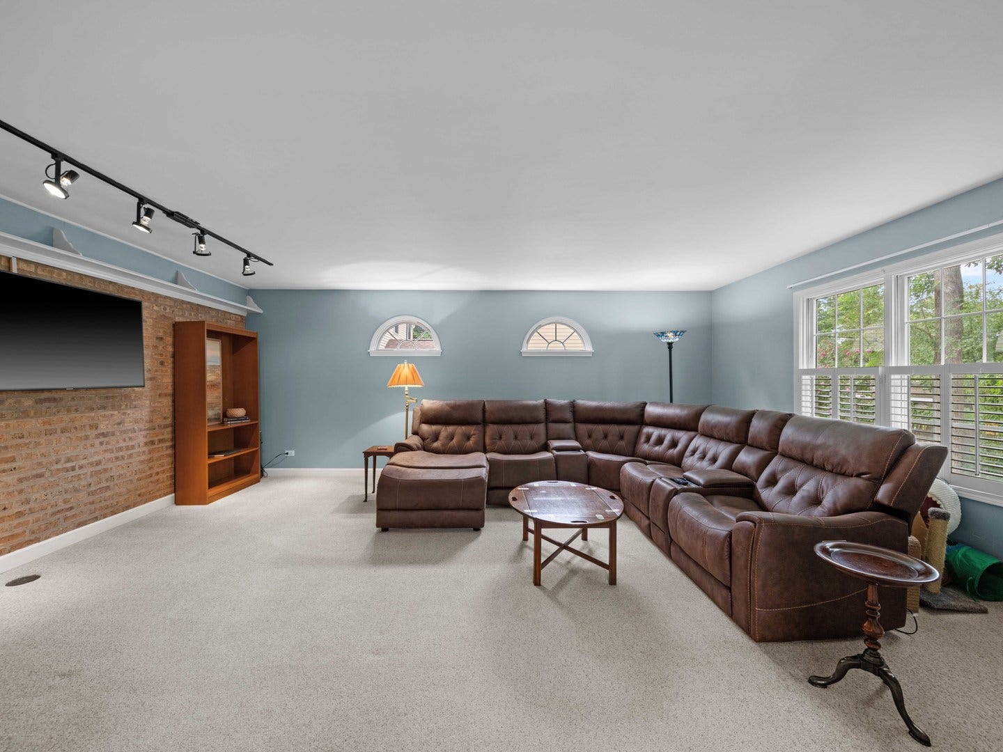 2126 Hickory Court, Glenview, IL 60025 2126 Hickory Court, Glenview, IL 60025