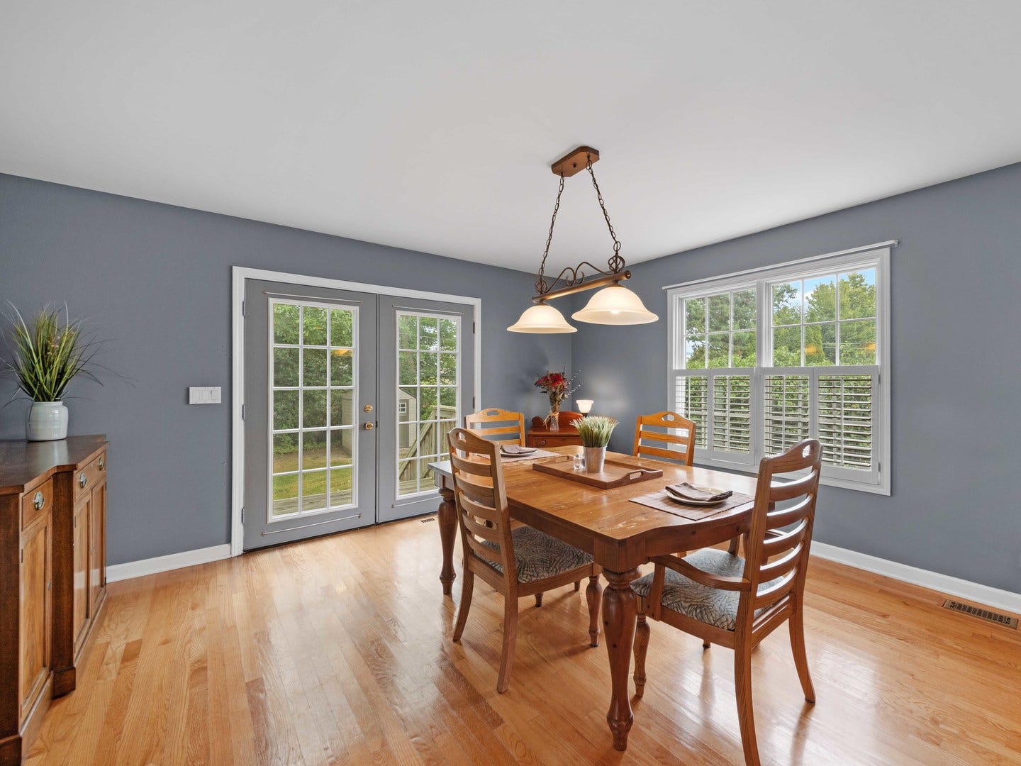 2126 Hickory Court, Glenview, IL 60025 2126 Hickory Court, Glenview, IL 60025