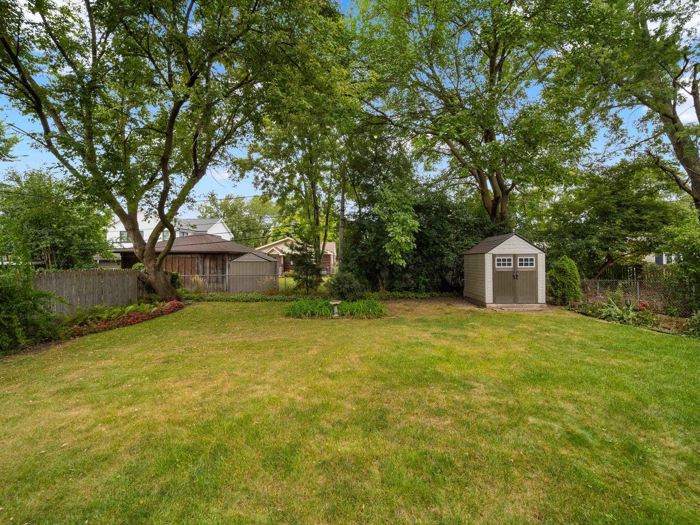 2126 Hickory Court, Glenview, IL 60025 2126 Hickory Court, Glenview, IL 60025