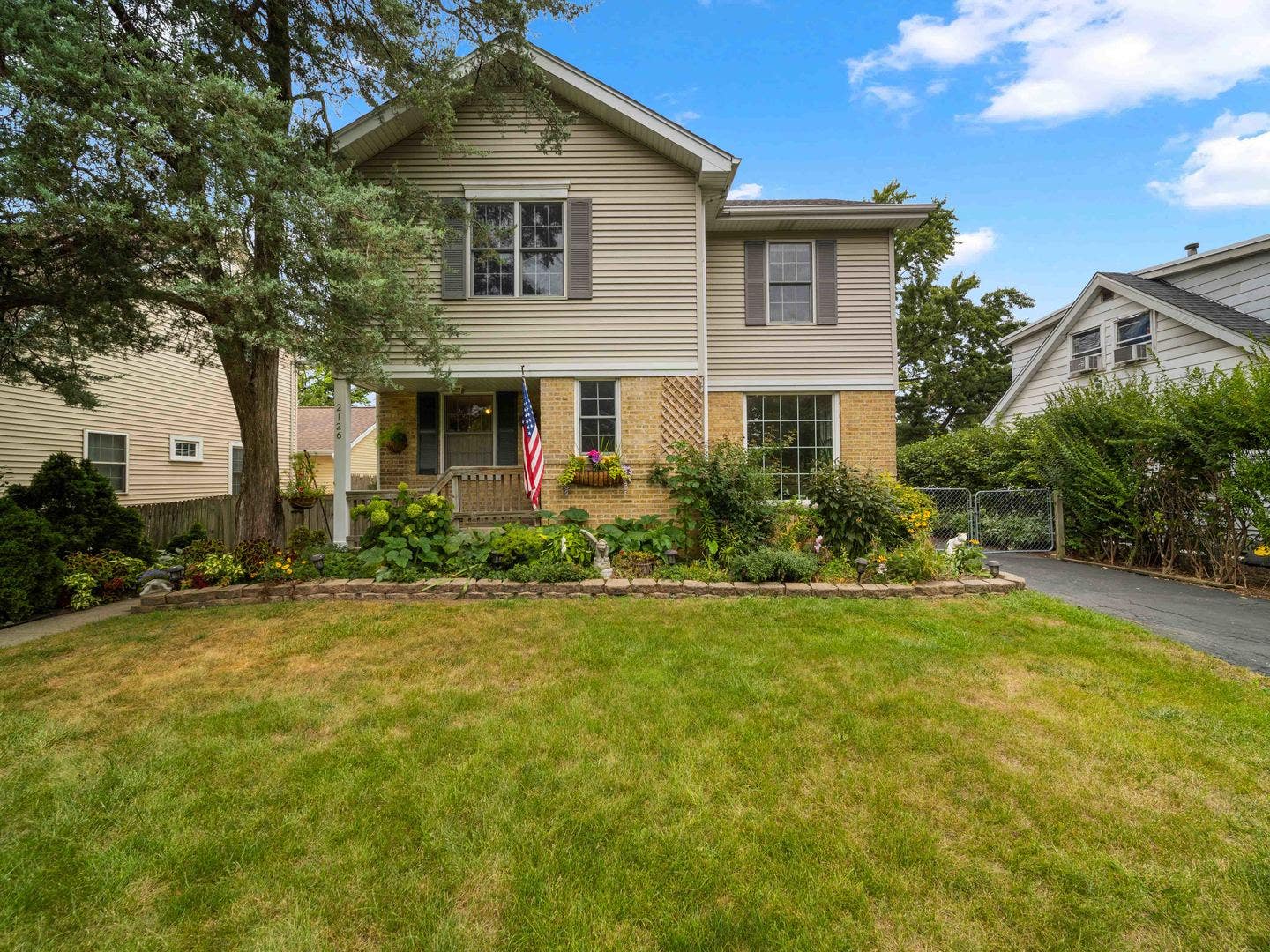 2126 Hickory Court, Glenview, IL 60025 2126 Hickory Court, Glenview, IL 60025