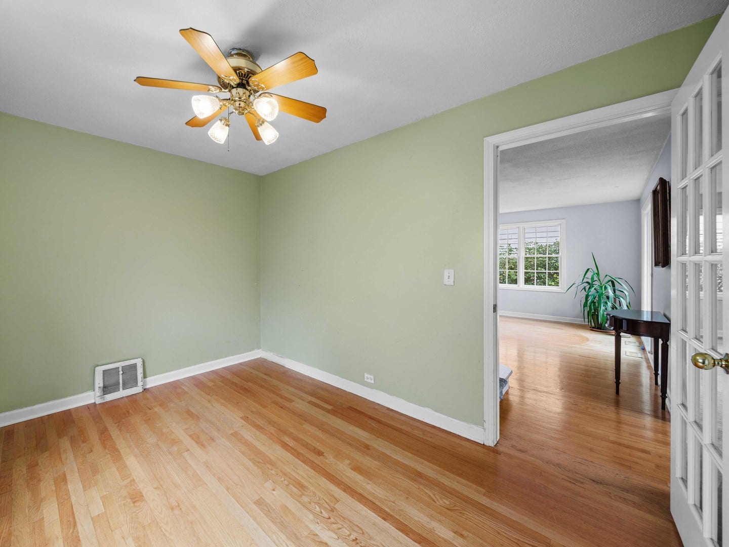 2126 Hickory Court, Glenview, IL 60025 2126 Hickory Court, Glenview, IL 60025