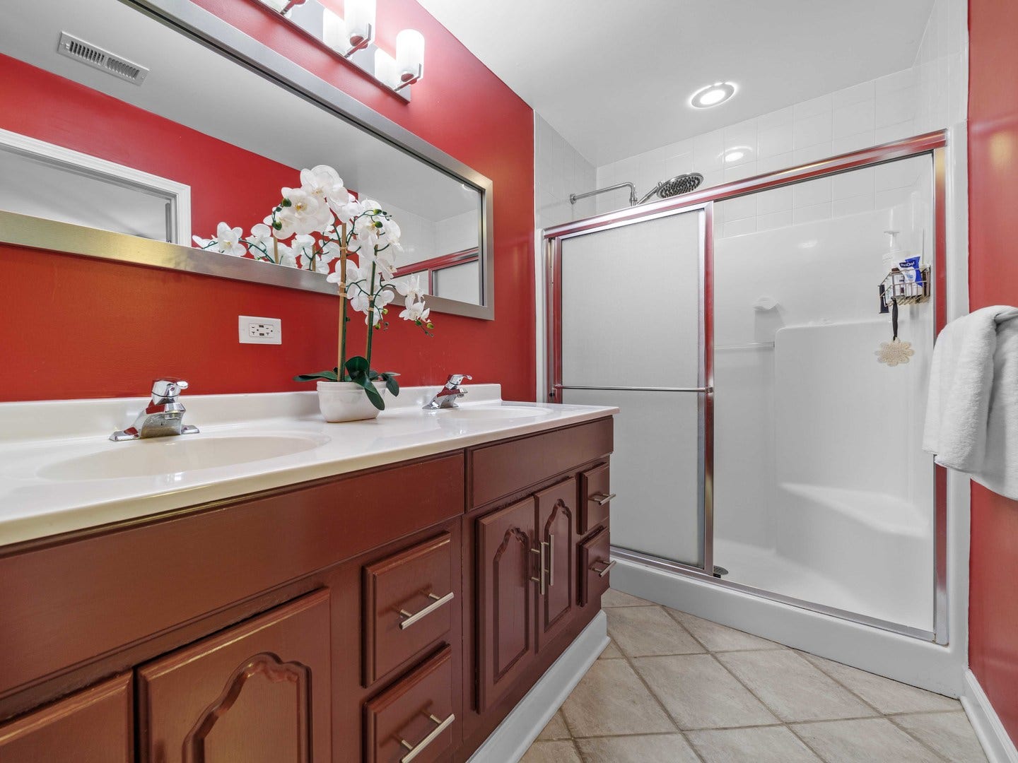 2126 Hickory Court, Glenview, IL 60025 2126 Hickory Court, Glenview, IL 60025
