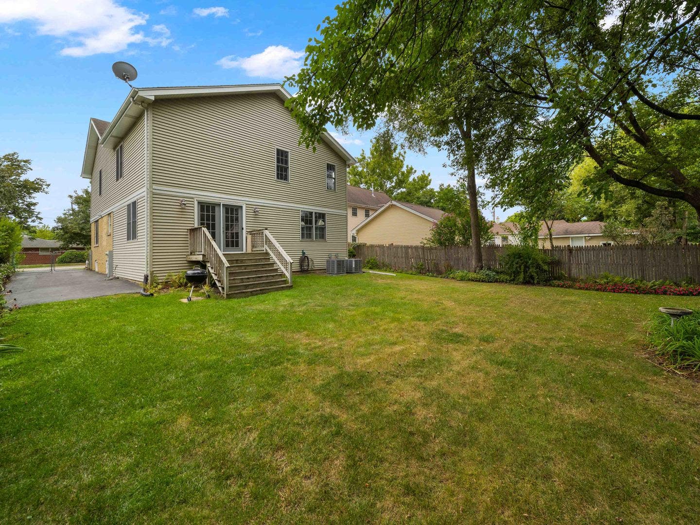 2126 Hickory Court, Glenview, IL 60025 2126 Hickory Court, Glenview, IL 60025