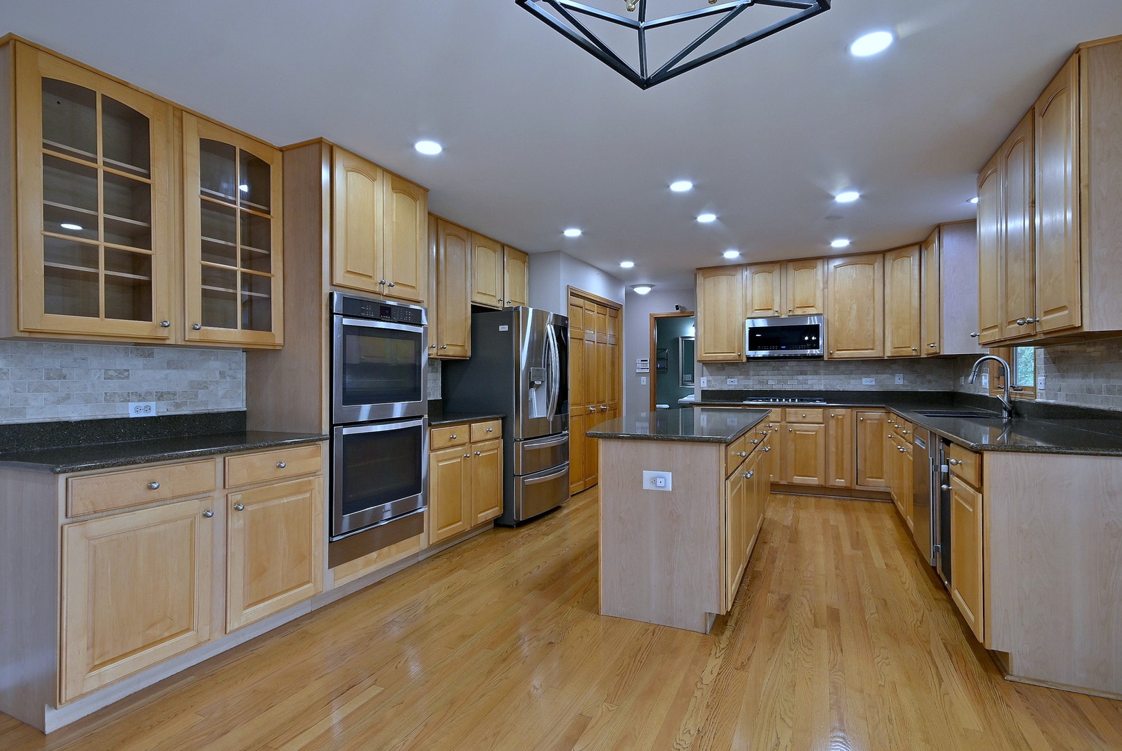 1944 Clyde Drive, Naperville, IL 60565 1944 Clyde Drive, Naperville, IL 60565