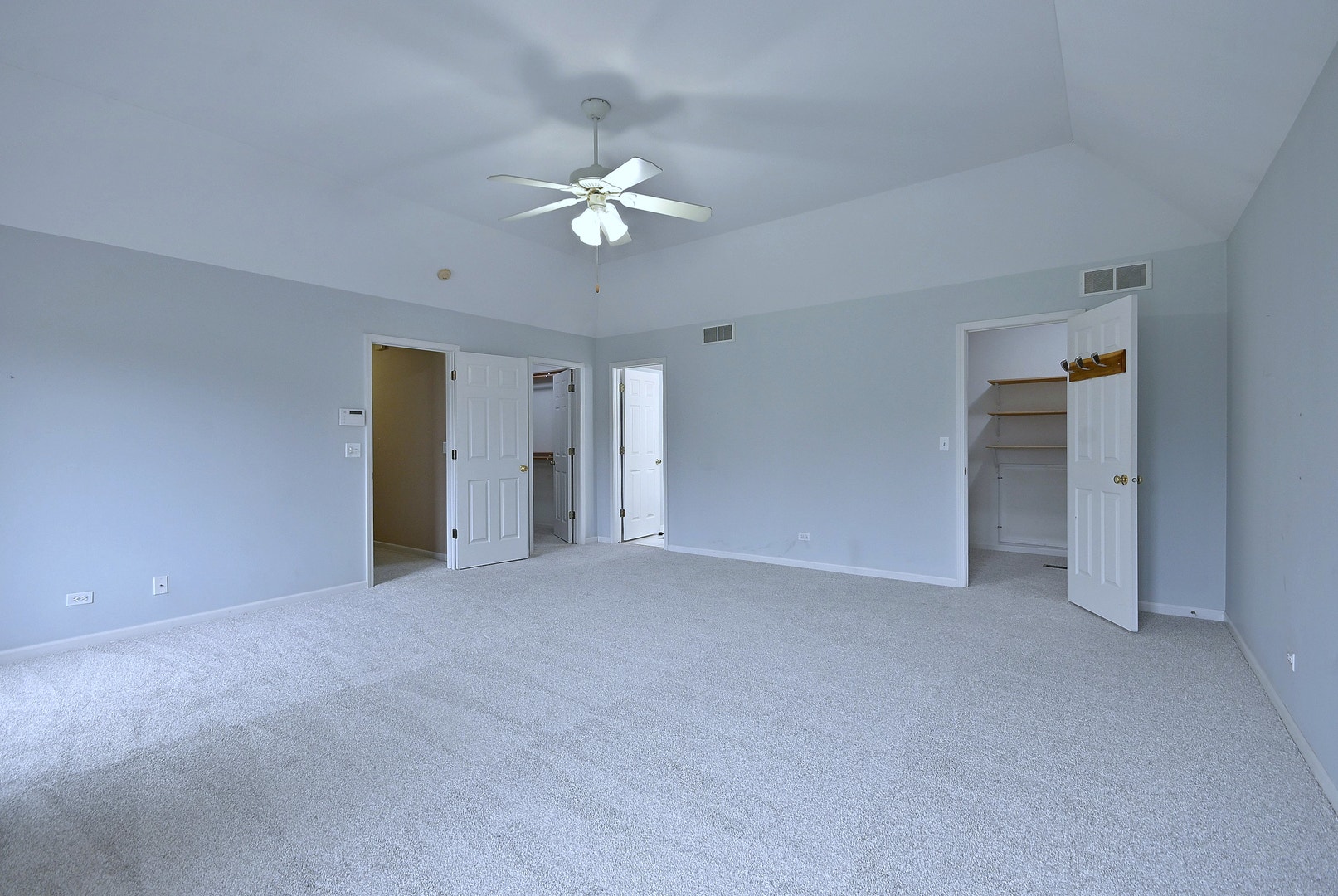 1944 Clyde Drive, Naperville, IL 60565 1944 Clyde Drive, Naperville, IL 60565