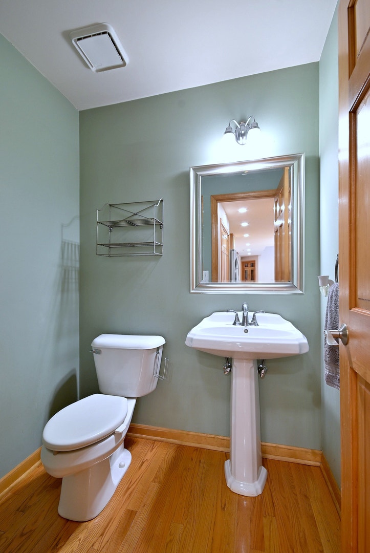 1944 Clyde Drive, Naperville, IL 60565 1944 Clyde Drive, Naperville, IL 60565