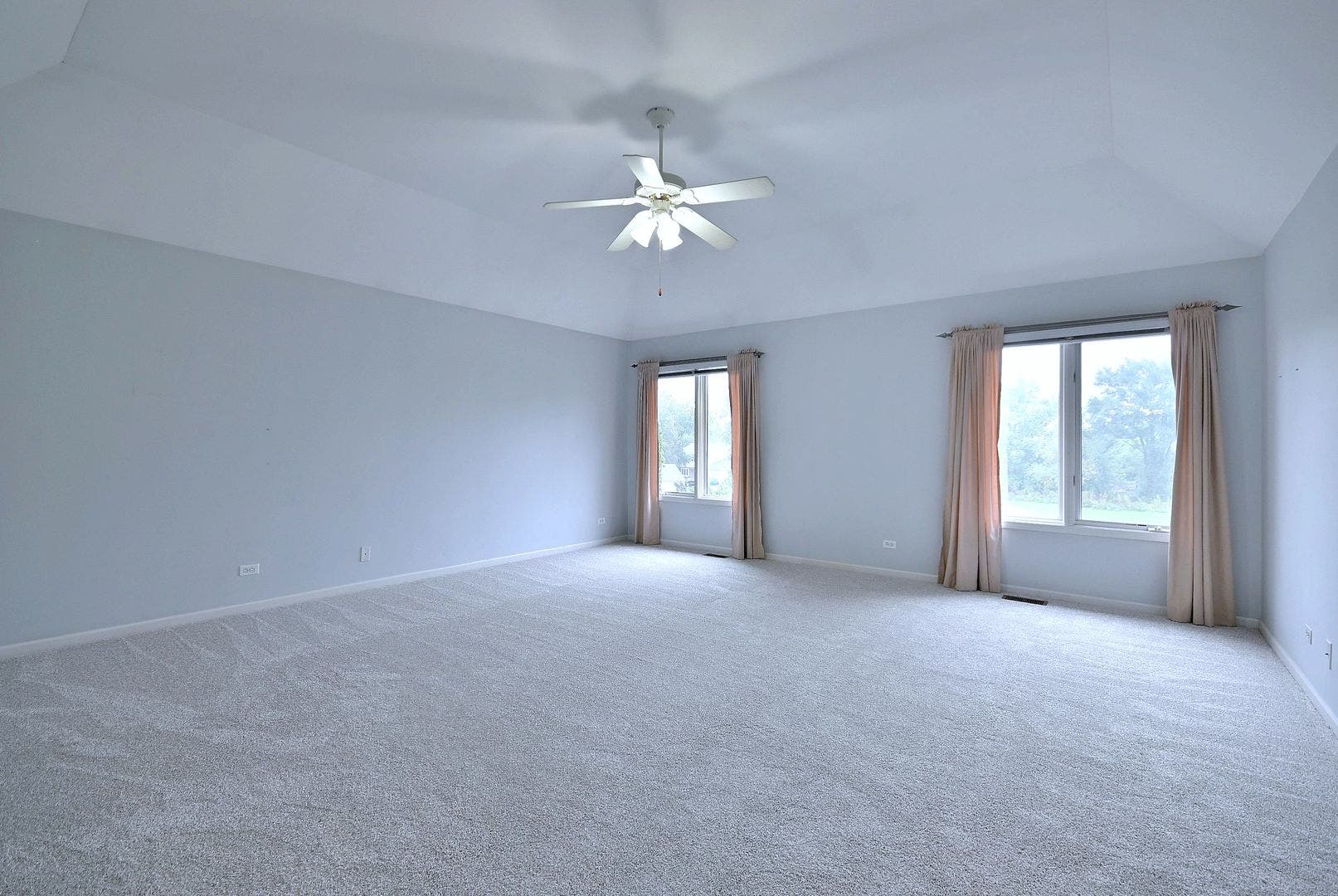 1944 Clyde Drive, Naperville, IL 60565 1944 Clyde Drive, Naperville, IL 60565