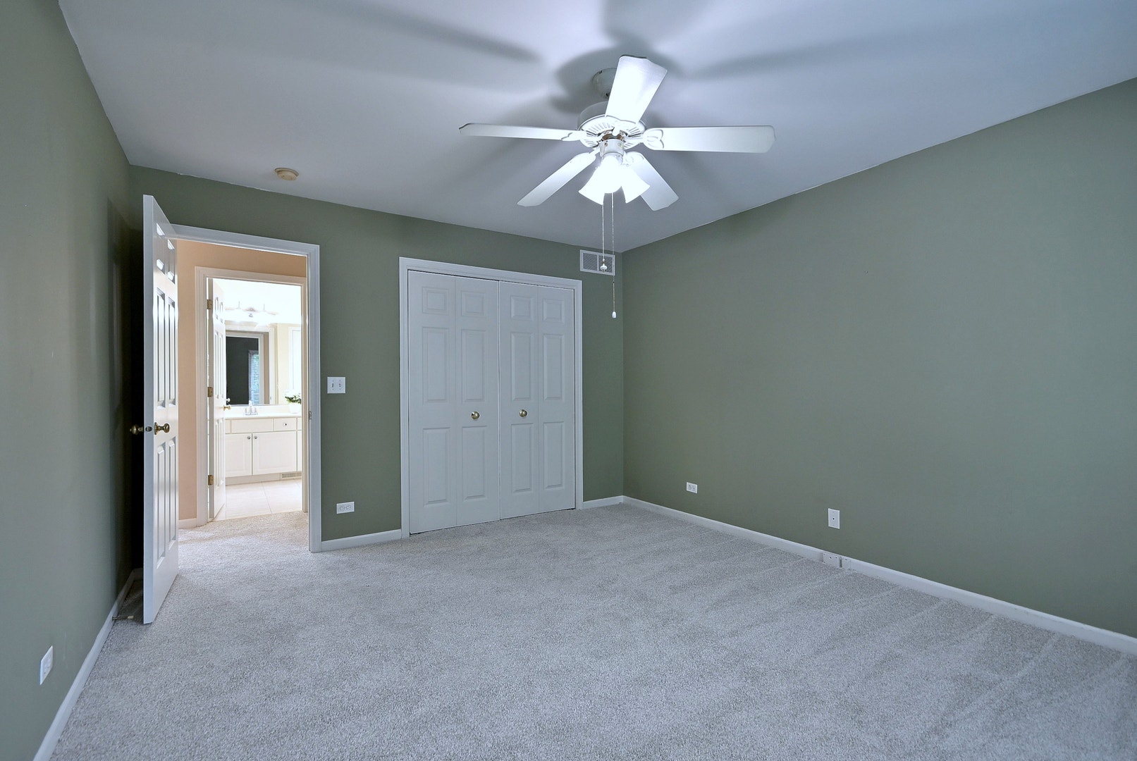 1944 Clyde Drive, Naperville, IL 60565 1944 Clyde Drive, Naperville, IL 60565