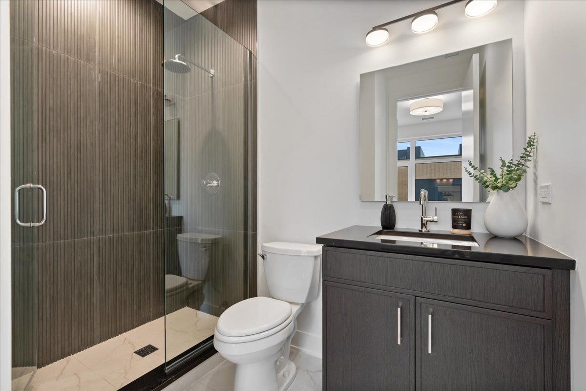 2235 W Oakdale Avenue, #16-B, Chicago, IL 60618