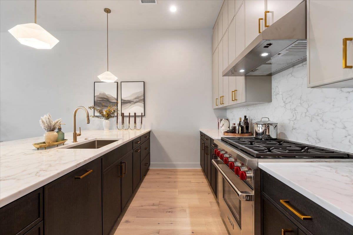 2235 W Oakdale Avenue, #16-B, Chicago, IL 60618
