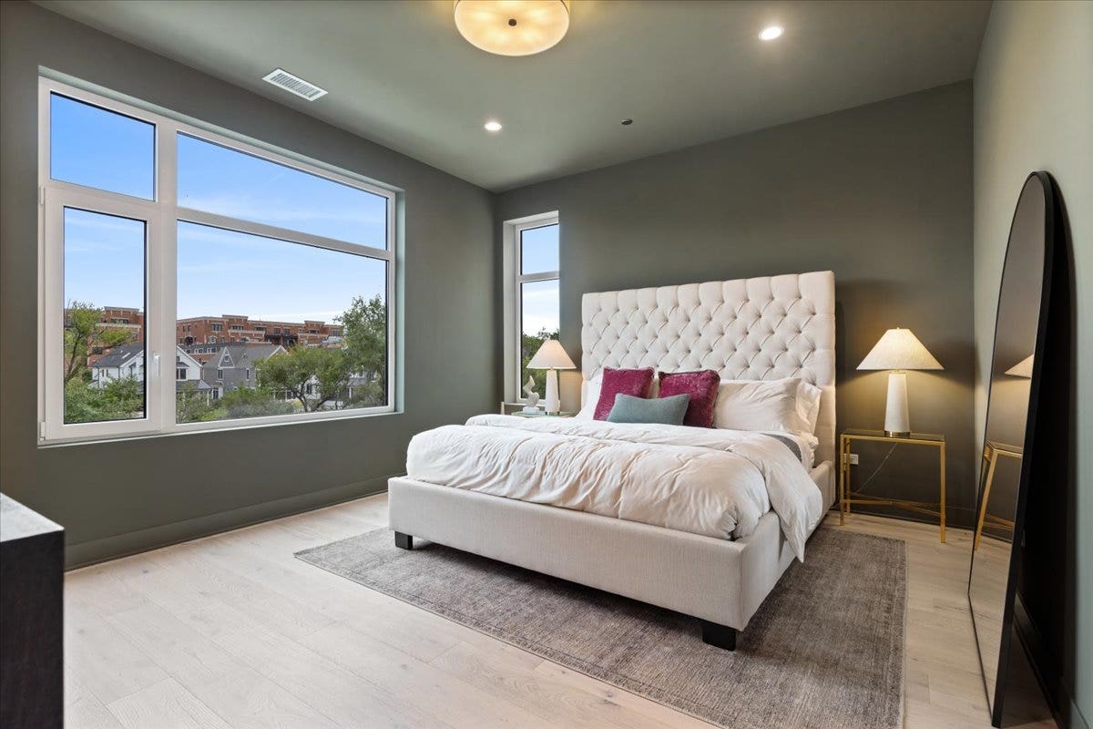 2235 W Oakdale Avenue, #16-B, Chicago, IL 60618