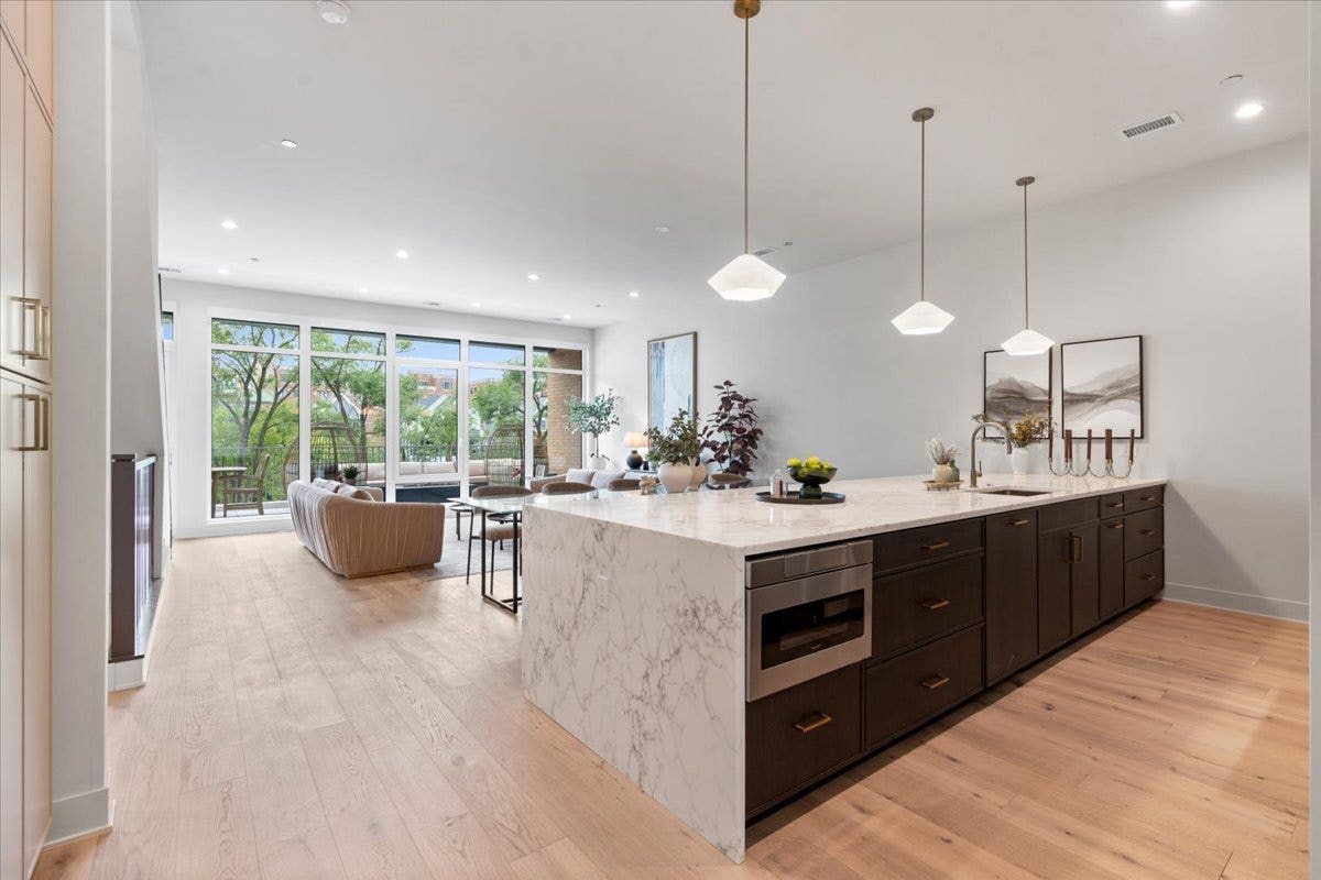 2235 W Oakdale Avenue, #16-B, Chicago, IL 60618