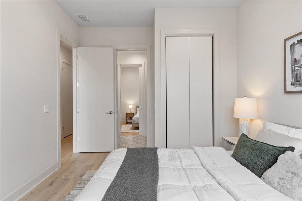 2235 W Oakdale Avenue, #16-B, Chicago, IL 60618